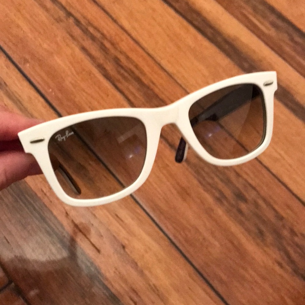 Ray-Ban Sunglasses. No scratches.